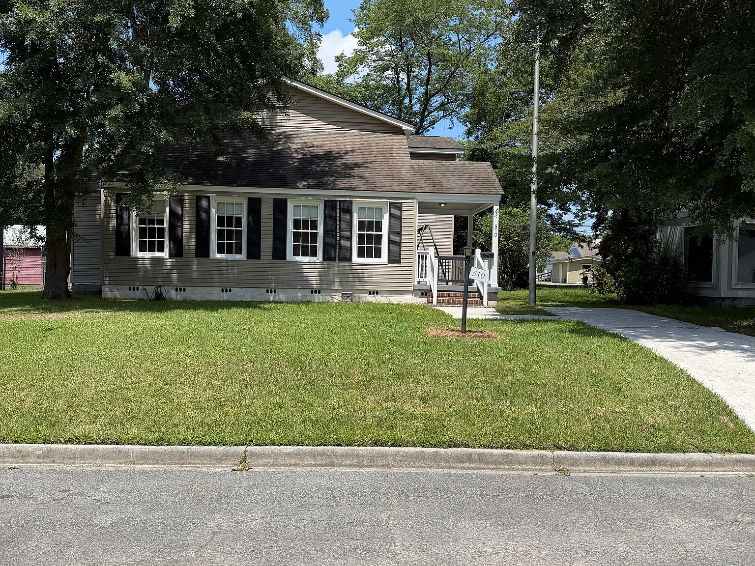 4 bed, 2436 sqft, $1,975 — Photo 1