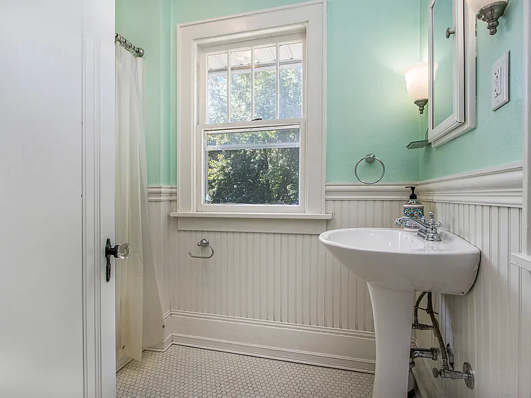 1110 Cambridge Dr — Photo 6