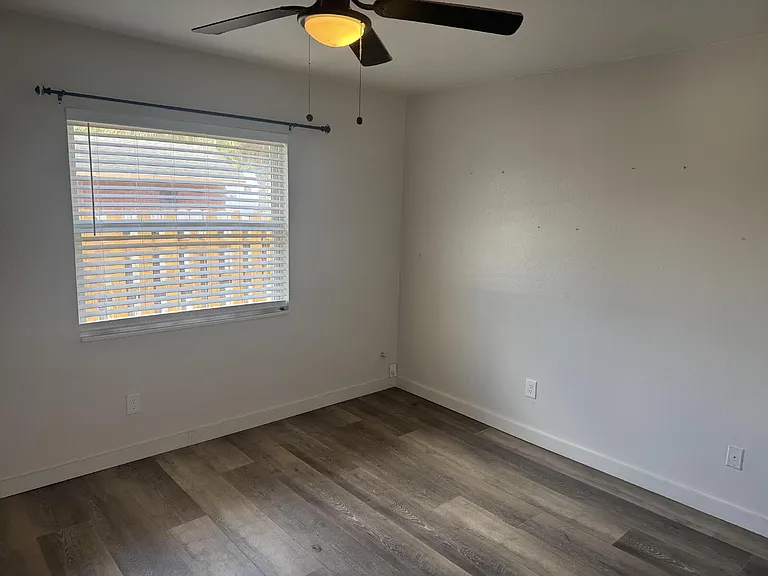 1711 W Carmen St #B — Photo 3
