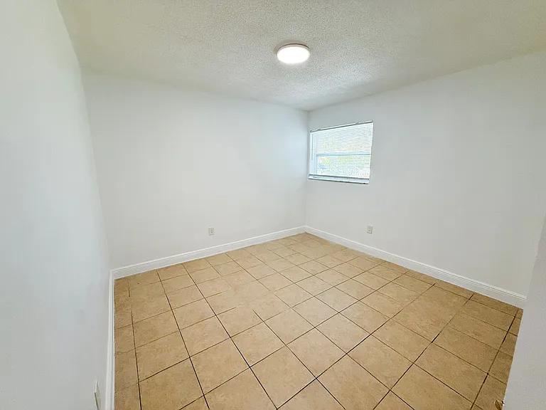 1555 NE 148th St — Photo 6
