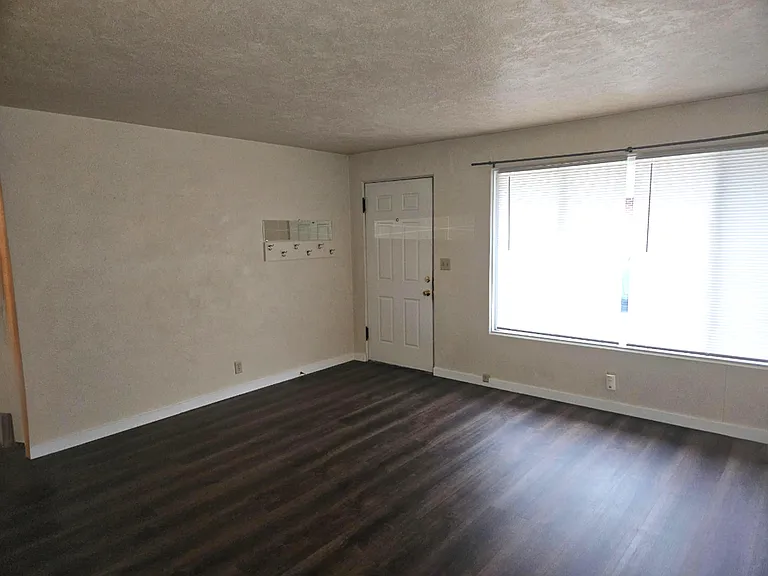 1627 S Martha St — Photo 3