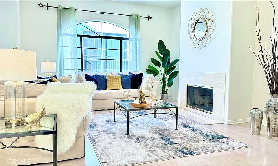 1st image of 453 S Barrington Ave #Penthouse 403