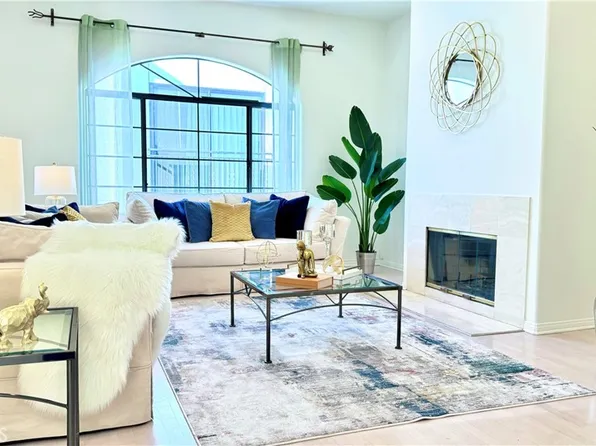 453 S Barrington Ave #Penthouse 403, Los Angeles, CA 90049