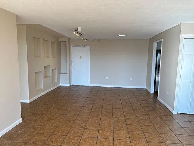 2 bed, 1078 sqft, $2,475 — Photo 3