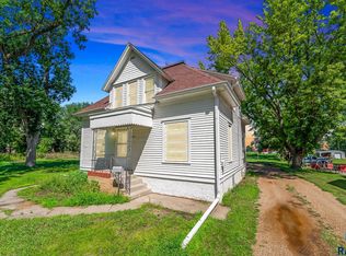 304 Slant St, Wakonda, SD 57073