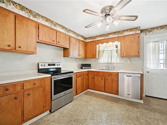 5th image of 321809 Skidmore Dr