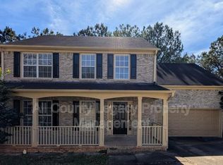 605 Castlebrooke Dr, Lawrenceville, GA 30045