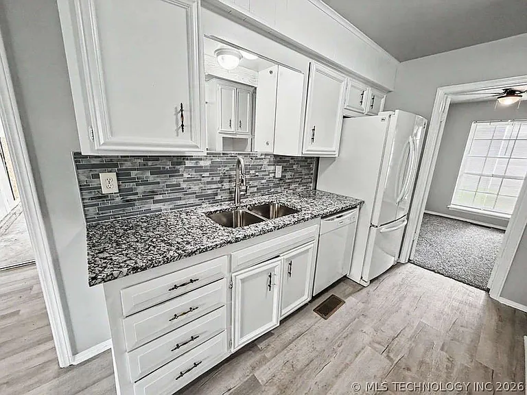 5210 S 74th Ave E — Photo 7
