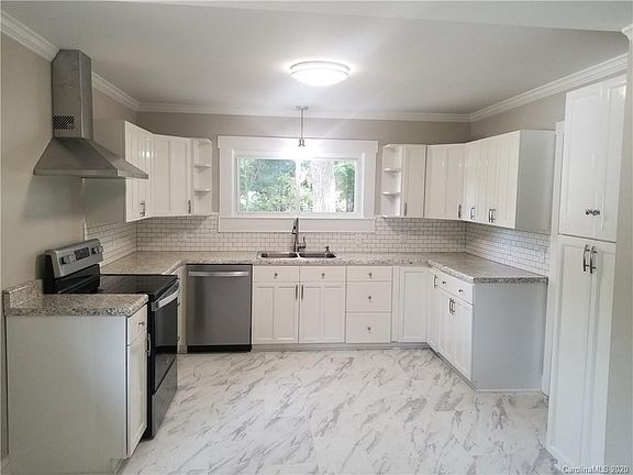 5th image of 110 Valley Dr