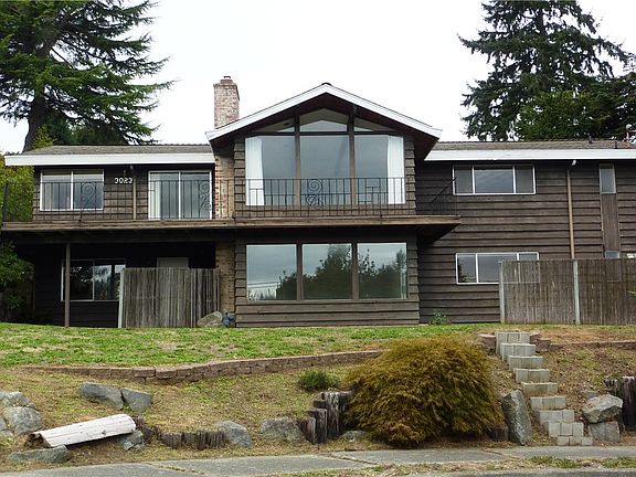 2nd image of 3023 Parklane Dr NE