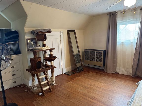 5th image of 137-139 N Main St #3