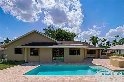 3rd image of 5215 Greenbriar Dr