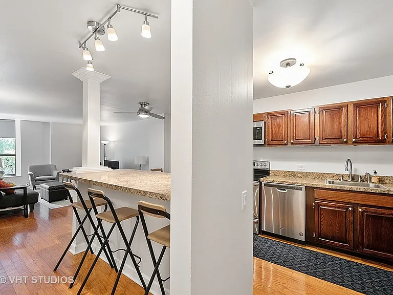 899 S Plymouth Ct #206 — Photo 6