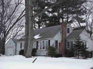 2 Corellis Dr, Rensselaer, NY 12144