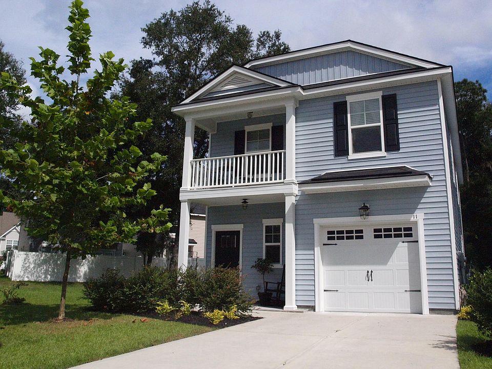 Sits on the end of a quiet cul de sac.