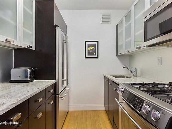 3rd image of 212 E 47th Street 25c #25C