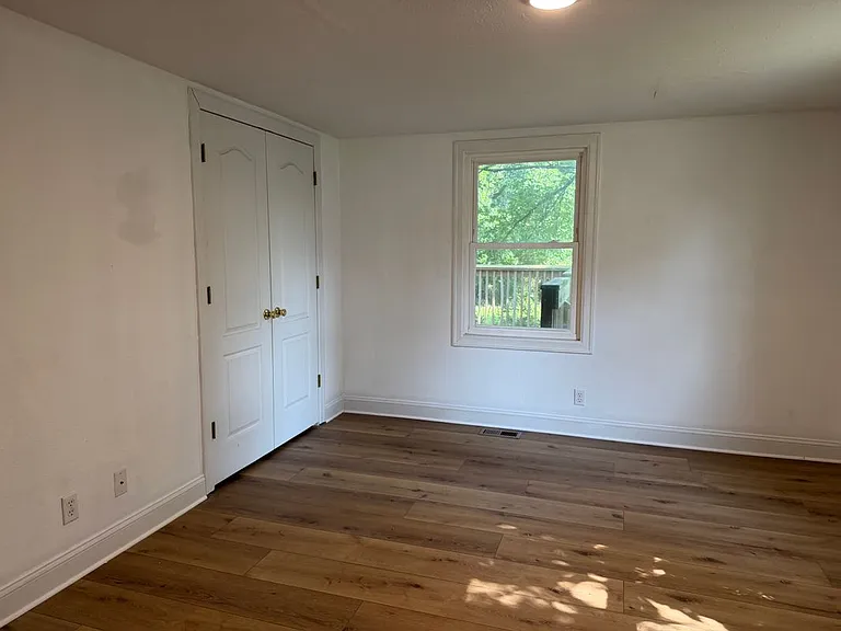 419 E Summit St — Photo 8