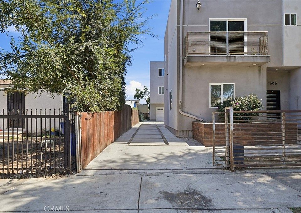 2nd image of 1606 W 84th Pl