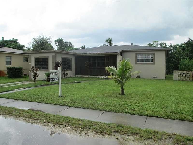 1st image of 905 NE 146th St