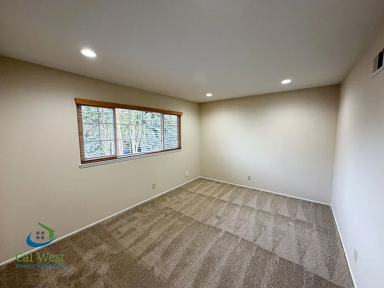 6465 Sussex Pl — Photo 12