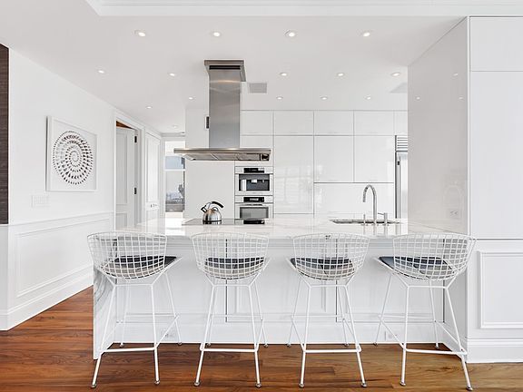 3rd image of 250 E 54th St APT 36D