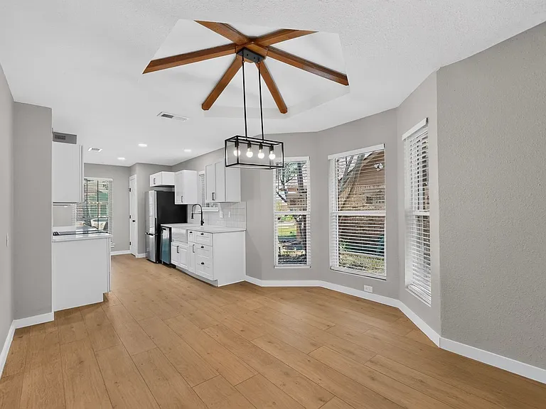 2308 Chamberlain Dr — Photo 12