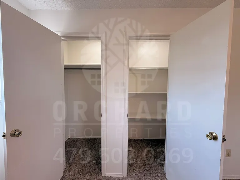 180 S Barrington Rd — Photo 11