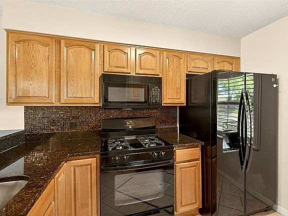 4th image of 2996 MISSION DRIVE E #60E