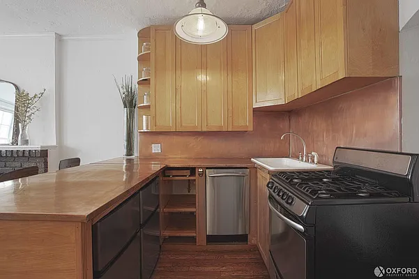 Sold by Oxford Property Group | media 8