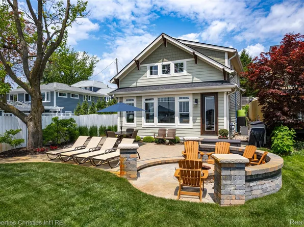 11693 Kenton Dr, Whitmore Lake, MI 48189