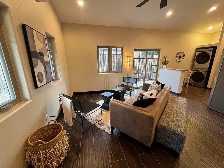 542 Salazar St — Photo 2
