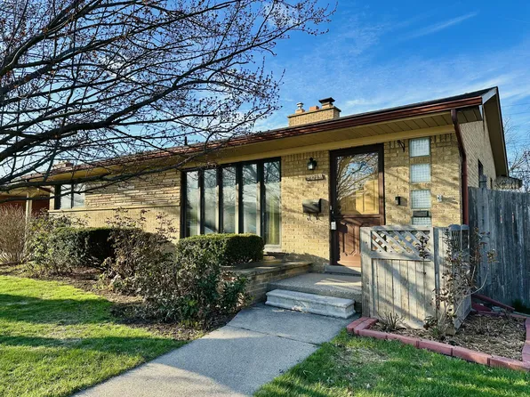 23213 Greencrest St, Saint Clair Shores, MI 48080