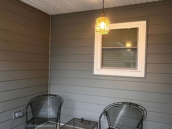 3rd image of 650 Twisted Oak Ln