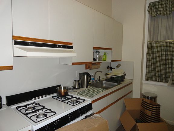 3rd image of 2905 21st Ave #1