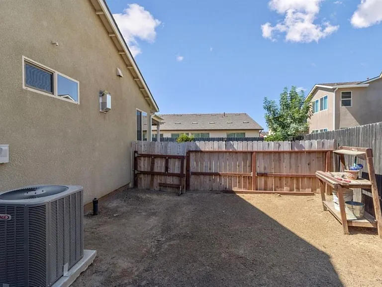 3174 Swift Ave — Photo 13