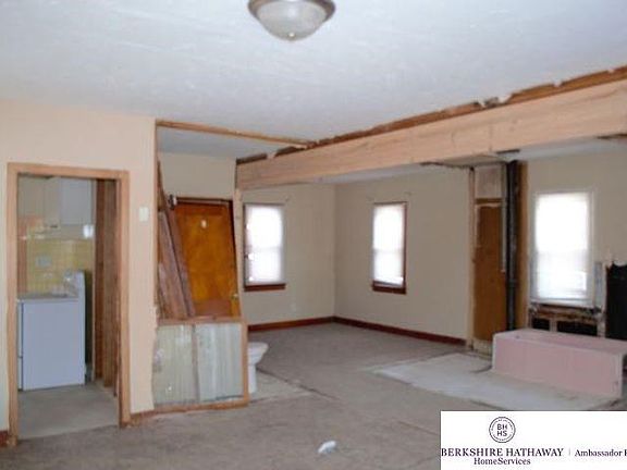4th image of 7340 Blondo St