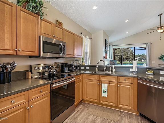 3rd image of 629 Copperhead Cir