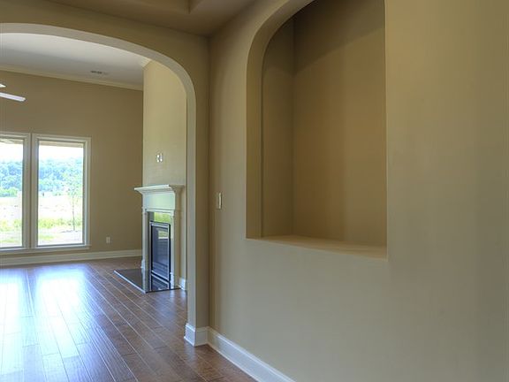 3rd image of 814 Ironwood Ln