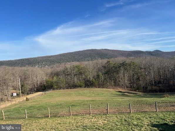 14 River Glen Rd, Paw Paw, WV 25434