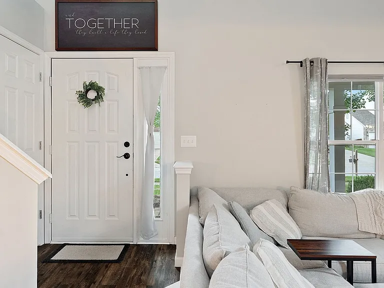 3397 Yorkshire Dr — Photo 3