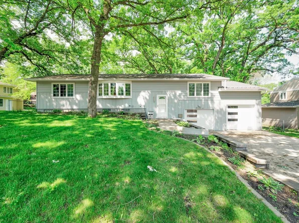 804 Fargo Ave, Spirit Lake, IA 51360