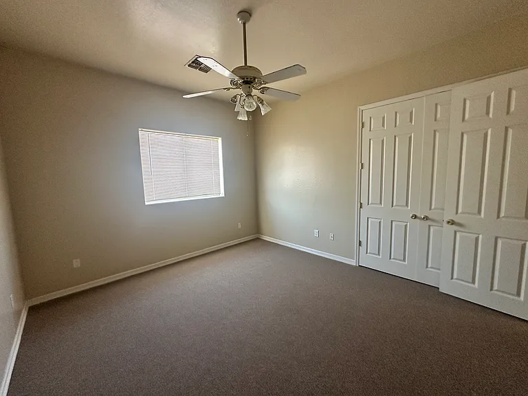 2828 E Roeser Rd — Photo 7