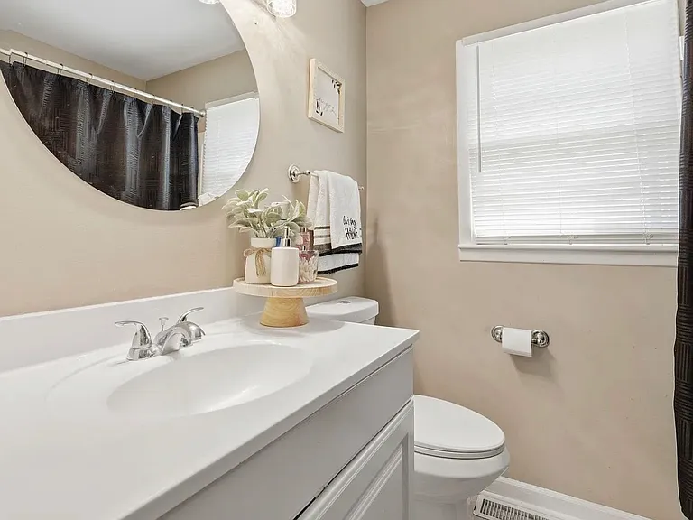 3228 S Saint Paul Ave — Photo 9