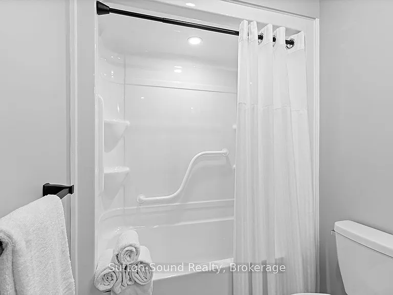 18 Maple Golf Cres #3 — Photo 17