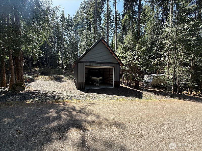 2nd image of 131 N Staircase Drive