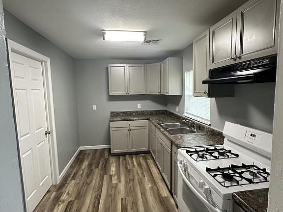 4th image of 651 E 41st Pl N