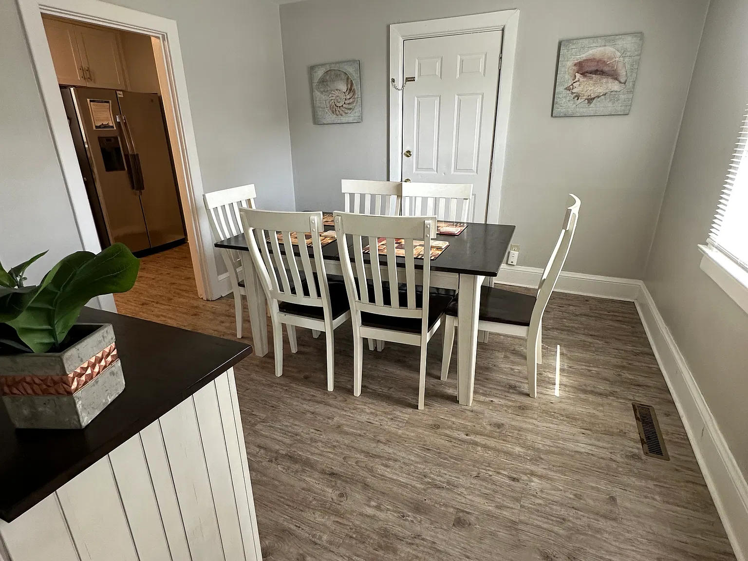 3 bed, 1400 sqft, $2,500 — Photo 2