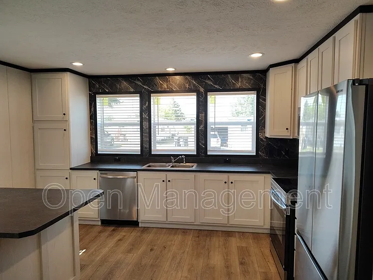 136 Erin Ln — Photo 8