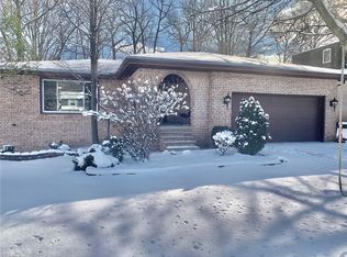 6987 Donna Rae Dr, Seven Hills, OH 44131