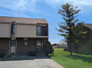 2173 Village West Dr N, Lapeer, MI